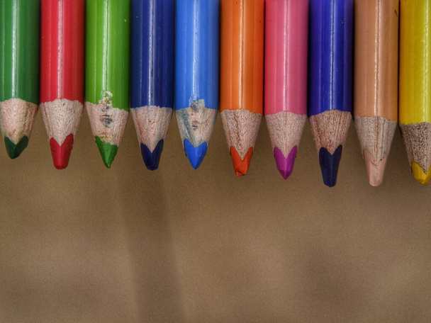Bleistifte auf weißem Hintergrund - Foto, Bild