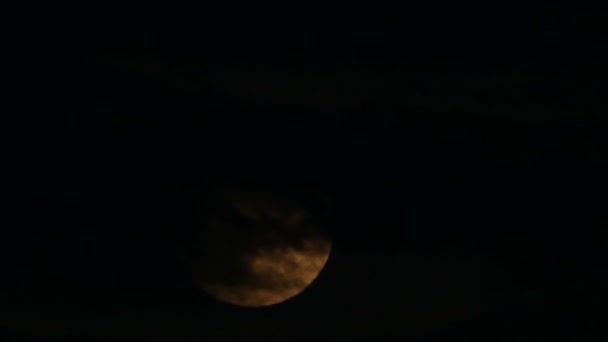 曇り夜の満月. - 映像、動画