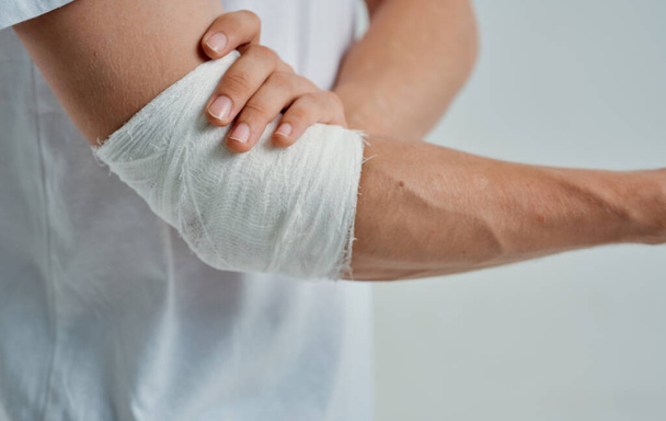 paciente masculino lesão na mão tratamento de problemas de saúde medicina hospitalar - Foto, Imagem