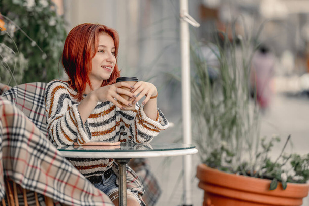 Girl with coffee cup - Foto, Bild