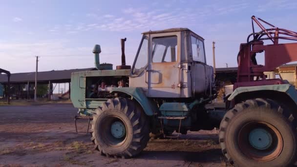 Traktorin maatalouskone
 - Materiaali, video