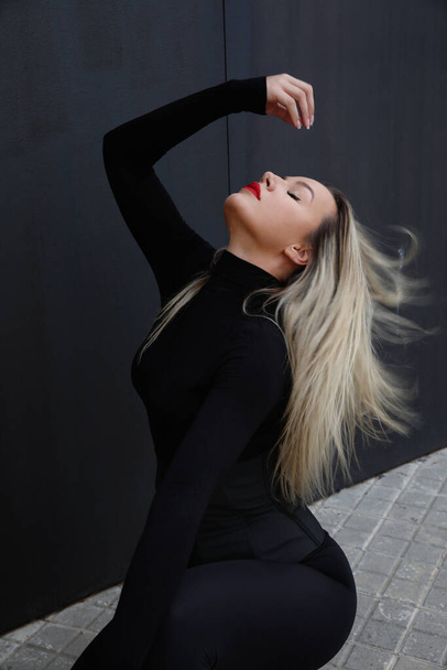 Beautiful young woman dancer posing outdoor. Flexible woman. Vertical. - Zdjęcie, obraz