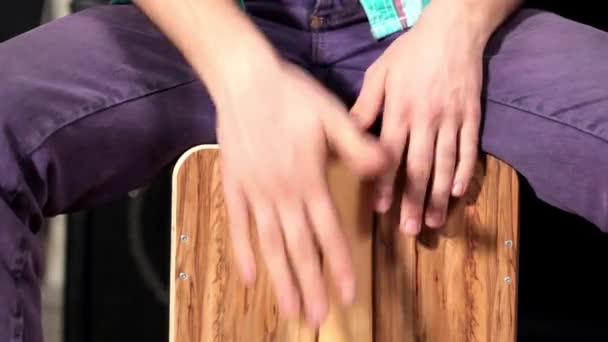 mannen spelen op drumms - Video
