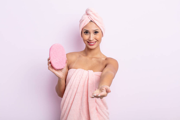 asiatic pretty woman smiling happily with friendly and  offering and showing a concept. bathrobe and sponge concept - Fotoğraf, Görsel