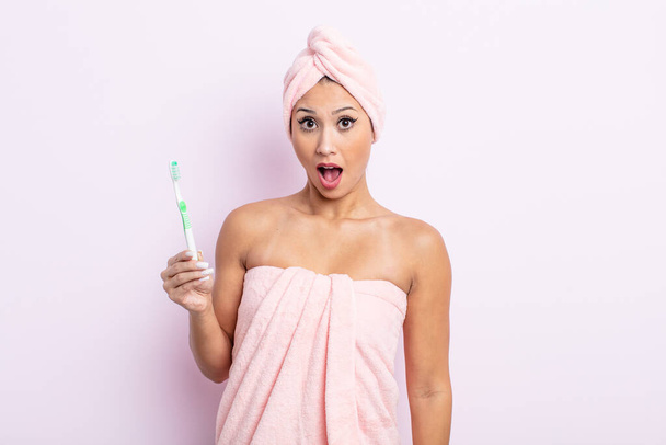 asiatic pretty woman looking very shocked or surprised. toothbrush concept - Valokuva, kuva