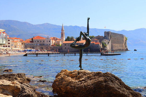 Scultura ballerina a Budva, Montenegro - Foto, immagini