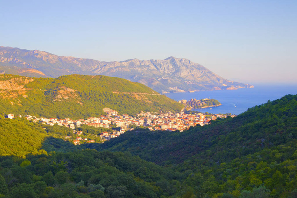 Budva Riviera 'nın Budva, Karadağ' daki gözlem güvertesinden panoramik manzarası - Fotoğraf, Görsel