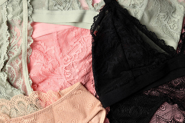 Красивый набор женское нижнее белье на розовом фоне - Фото, изображение