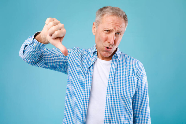 Senior man showing thumbs down sign gesture - Photo, Image