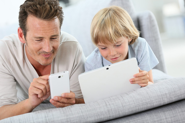 Father and son with tablet and smartphone - Φωτογραφία, εικόνα