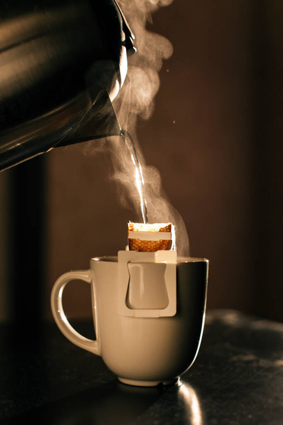 tippuu kahvipussi muki, kahvi käsite - Valokuva, kuva