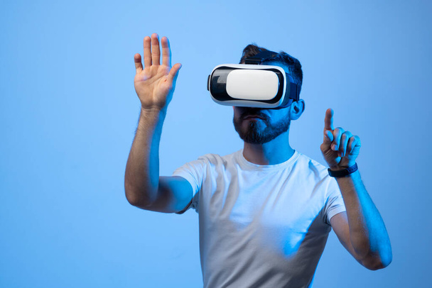 Young man developer working with a VR headset in a virtual world and create new products and applications. - Φωτογραφία, εικόνα