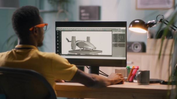 Zwarte 3D ontwerper werkt in het thuiskantoor - Foto, afbeelding