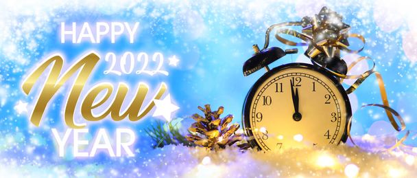 Krásné přání k oslavě Šťastného Nového roku 2022 s budíkem - Fotografie, Obrázek