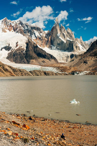 górskiej mt fitz roy i laguna de los tres w los glaciares national park, patagonia, Argentyna, Ameryka Południowa. - Zdjęcie, obraz