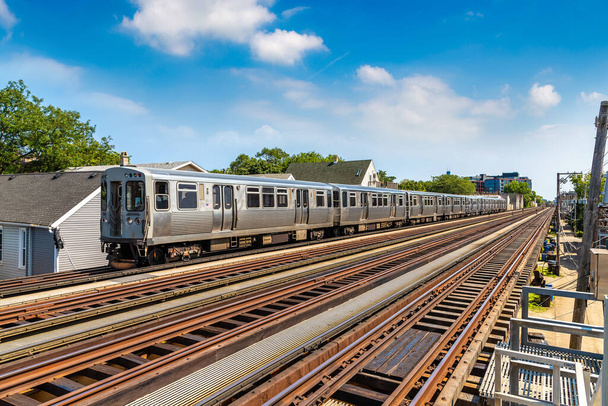 Train subway in Chicago in a sunny day, Illinois, USA - Foto, Imagen