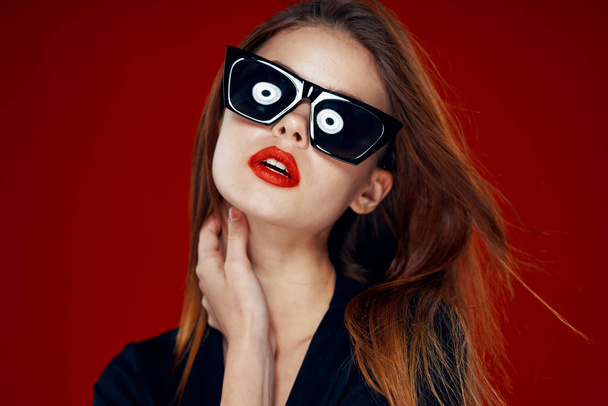 glamorous woman wearing sunglasses red lips posing close-up - Φωτογραφία, εικόνα