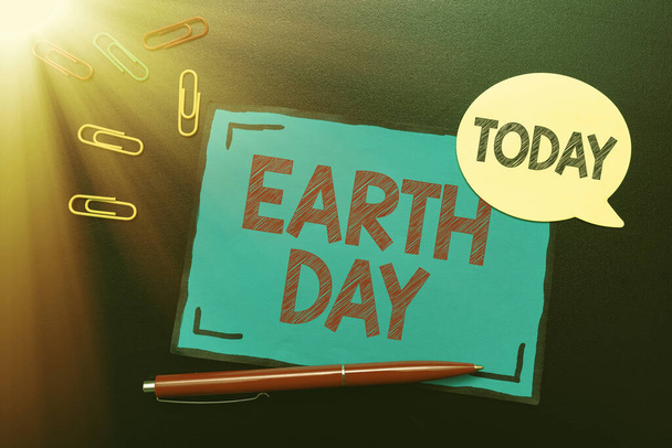 Teksti inspiroi Maan päivää. Sana ekologian ympäristön säilyttämisen maailmanlaajuiselle juhlille Ajattelu uusista kirkkaista ideoista Luovuuden ja inspiraation uudistaminen - Valokuva, kuva