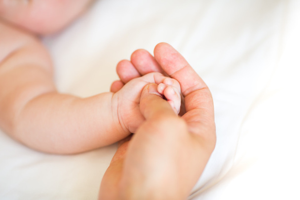 Father holding the hand of his new born son - Φωτογραφία, εικόνα