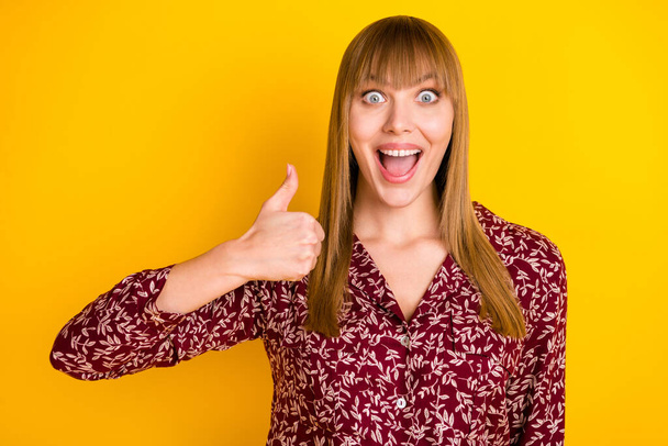 Photo of young excited woman happy positive smile show thumb-up like cool advert advice isolated over yellow color background - Foto, Imagem