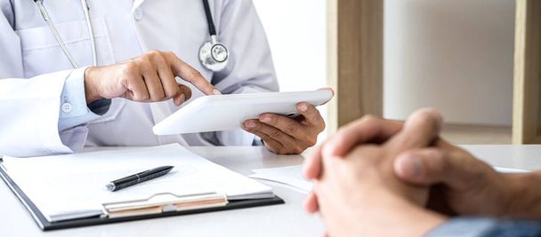 Doctor presenting report of diagnosis, symptom of disease and recommend something a method with patient treatment, after results about the problem illness of patient. - Photo, image
