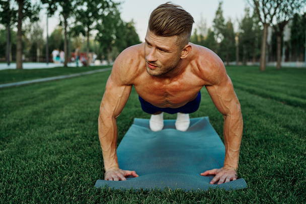 sports muscular man doing fitness crossfit in the park - Φωτογραφία, εικόνα
