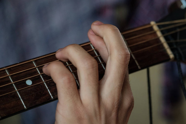 Hand playing masterly on a guitar. - Foto, Imagem