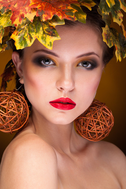 Gorgeous girl with autumn make up and leaves - Photo, Image