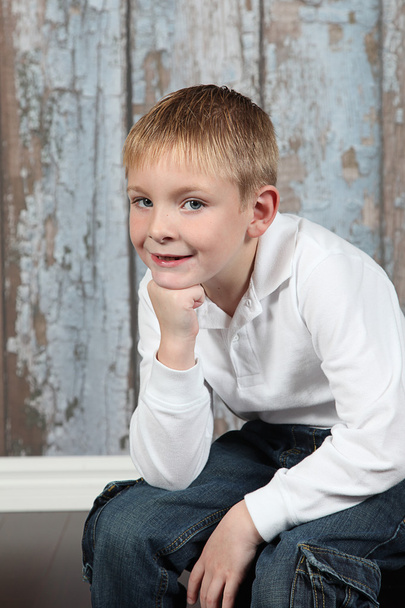 Little boy posing in old empty room - Φωτογραφία, εικόνα