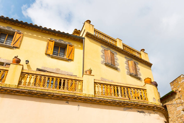 The traditional Spanish architecture on a sunny day - 写真・画像