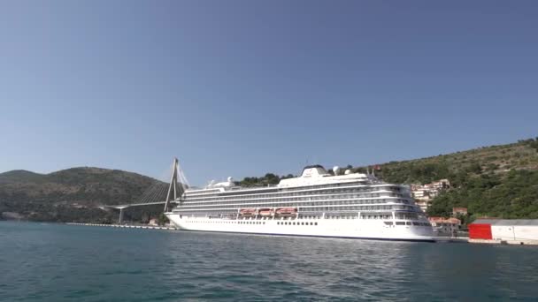 Cruise ship stand near the Franjo Tudjman Bridge - Footage, Video