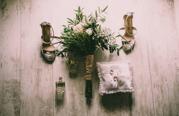 The wedding accessories of the bride on the floor. - Foto, imagen