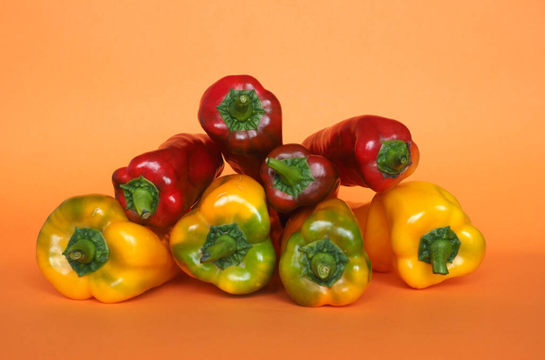 red and yellow peppers (scientific name Capsicum aka bell peppers) vegetables vegetarian food - 写真・画像