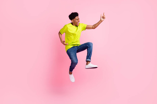 Full size profile side photo of young african guy unhappy angry conflict jump up isolated over pink color background - Foto, Imagem