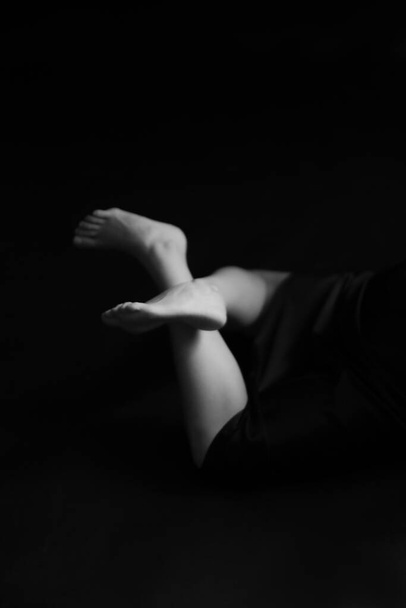 body details, gloomy leg image, defocus and blurring of the image - Fotografie, Obrázek