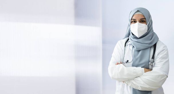 Female Physician Medical Doctor Working In Lab - Φωτογραφία, εικόνα