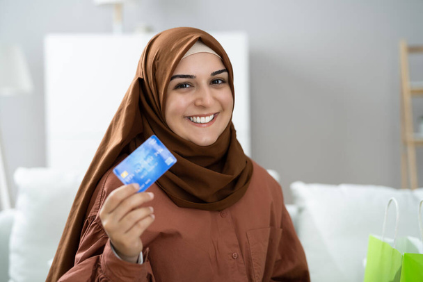 Young Muslim Woman On Sofa Shopping Online With Credit Card - Zdjęcie, obraz
