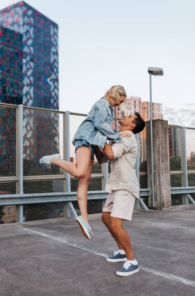 happy young couple on roof top city parking - Foto, Imagem