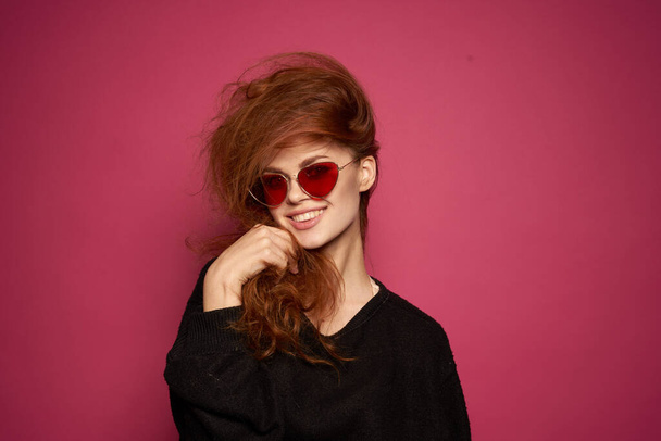 pretty woman fashionable hairstyle sunglasses posing Studio Model - Foto, imagen