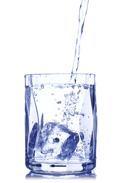 Verter agua
 - Foto, Imagen