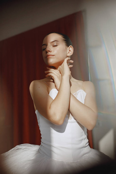 Ballerina posing in front of white background - Foto, Imagem