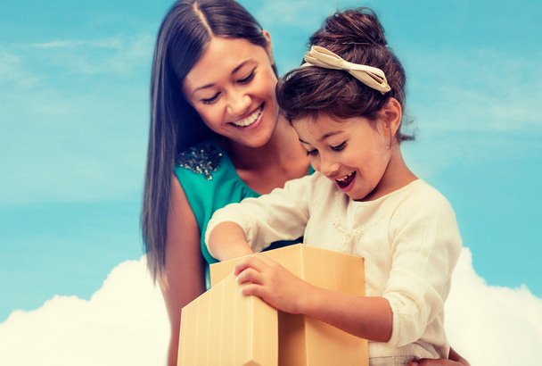 happy mother and child girl with gift box - Photo, image