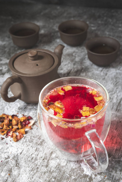 organic red berry tea in a glass mug - Foto, Imagem
