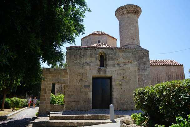 Mosquée Hamza Bey dans la ville historique de Rhodes, Grèce  - Photo, image