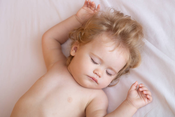 Baby sleeping in the bed. Kids sleepy face, child sleep. - Foto, Imagen