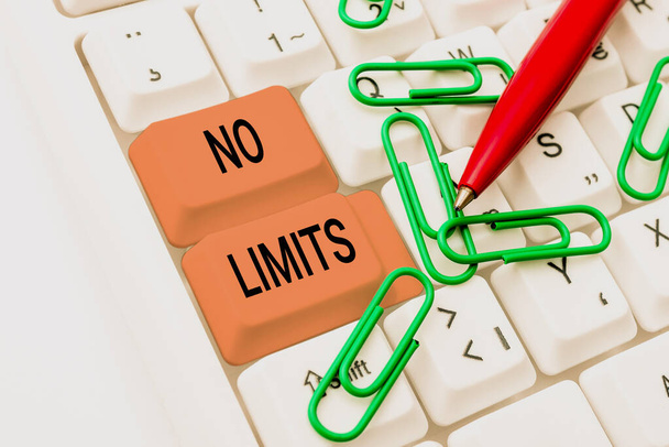 Podpis koncepcyjny No Limits. Biznesowe podejście do zrobienia wszystkiego, co możliwe z ograniczeniami i powstrzymywanie aktualizacji i naprawy starej strony internetowej, ulepszanie kodeksów oprogramowania - Zdjęcie, obraz