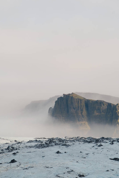 A chilling view of the Solheimajokull glacier in Iceland - Fotoğraf, Görsel