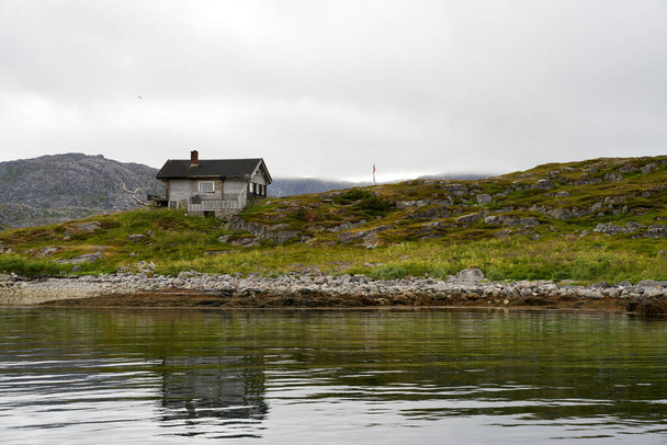 A beautiful scenery of cottage at the sea shore at the north of Norway - Foto, Imagen