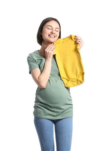 Nuori raskaana oleva nainen vauvan kehonpuku valkoisella taustalla - Valokuva, kuva
