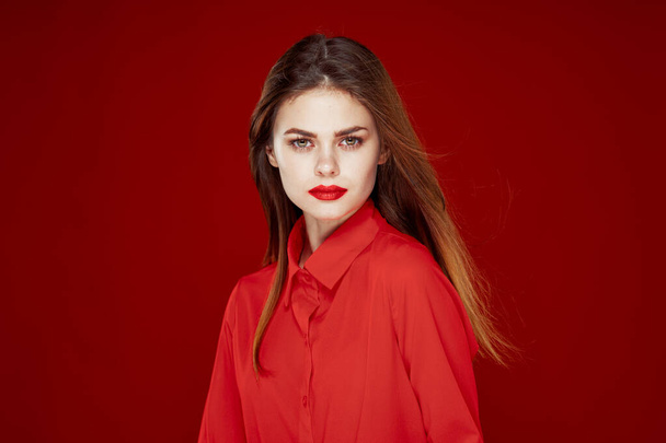 woman in red shirt posing fashion red lips fun - Foto, Imagen